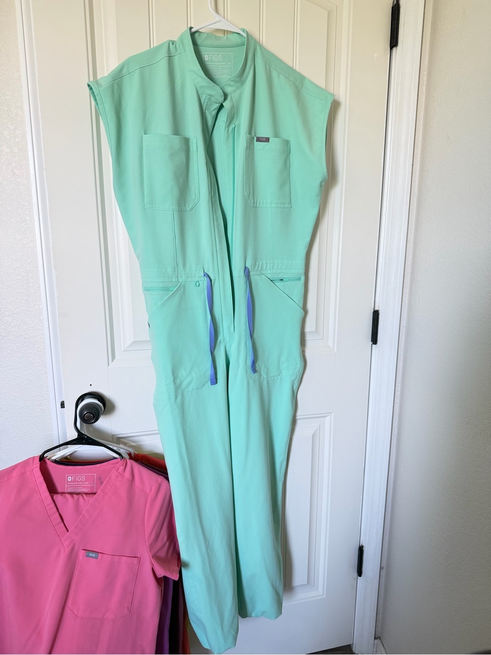 Figs Mariner med jumpsuit
